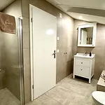 Boutique Niesenblick - Direkt Am Thunersee Gelegen Mit Self Check In & Digitaler Rezeption Szálloda 2*