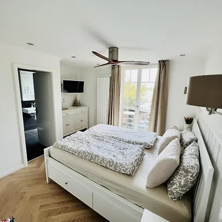 Boutique Niesenblick - Direkt Am Thunersee Gelegen Mit Self Check In & Digitaler Rezeption 2* Oberhofen