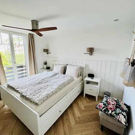 호텔 Boutique Hotel & Restaurant Niesenblick - Lakefront Rooms With Balcony On Lake Thun - Self Check In & Digitale Reception
