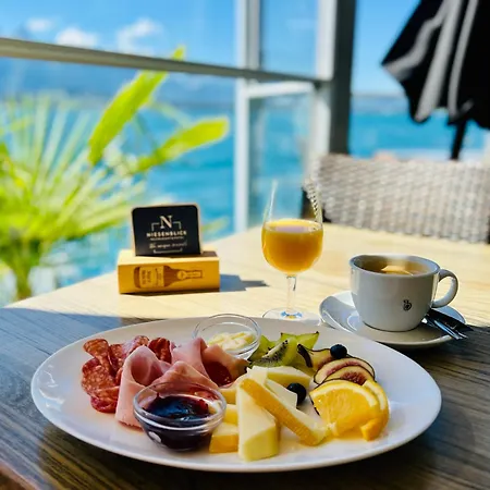 Boutique Hotel & Restaurant Niesenblick - Lakefront Rooms With Balcony On Lake Thun - Self Check In & Digitale Reception 호텔