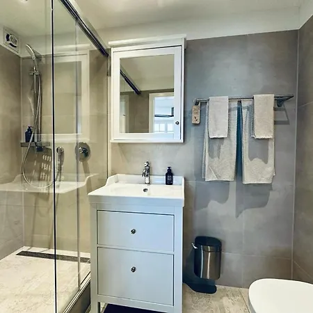 Boutique Niesenblick - Direkt Am Thunersee Gelegen Mit Self Check In & Digitaler Rezeption 2* Oberhofen