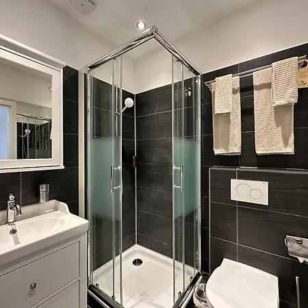 Boutique Niesenblick - Direkt Am Thunersee Gelegen Mit Self Check In & Digitaler Rezeption Oberhofen