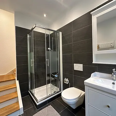 호텔 Boutique Hotel & Restaurant Niesenblick - Lakefront Rooms With Balcony On Lake Thun - Self Check In & Digitale Reception