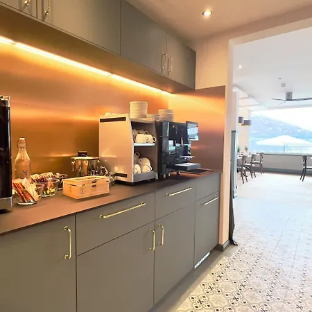 호텔 Boutique Hotel & Restaurant Niesenblick - Lakefront Rooms With Balcony On Lake Thun - Self Check In & Digitale Reception 2*