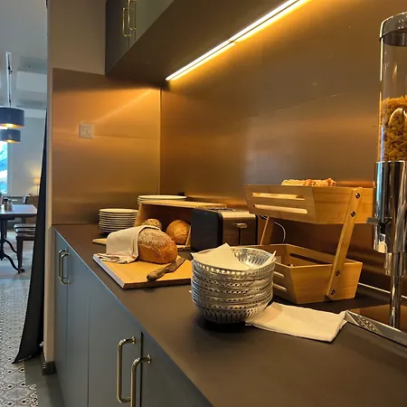 호텔 Boutique Hotel & Restaurant Niesenblick - Lakefront Rooms With Balcony On Lake Thun - Self Check In & Digitale Reception