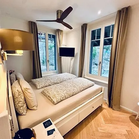 호텔 Boutique Hotel & Restaurant Niesenblick - Lakefront Rooms With Balcony On Lake Thun - Self Check In & Digitale Reception 2*
