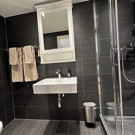 Boutique Niesenblick - Direkt Am Thunersee Gelegen Mit Self Check In & Digitaler Rezeption 2*