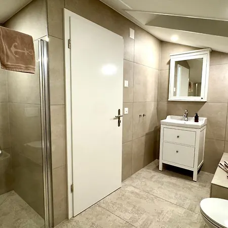 Boutique Hotel & Restaurant Niesenblick - Lakefront Rooms With Balcony On Lake Thun - Self Check In & Digitale Reception 호텔 2*