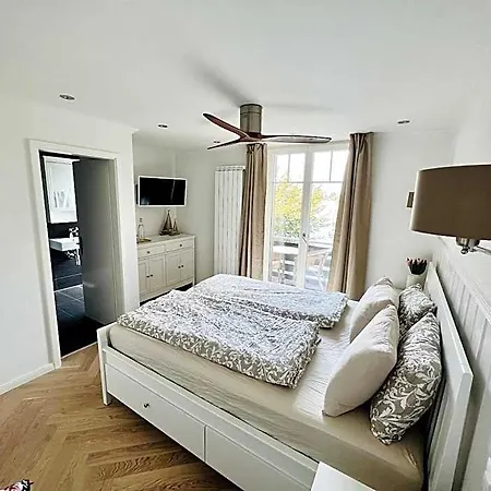 Boutique Niesenblick - Direkt Am Thunersee Gelegen Mit Self Check In & Digitaler Rezeption Otel Oberhofen