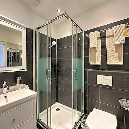 Boutique Hotel & Restaurant Niesenblick - Lakefront Rooms With Balcony On Lake Thun - Self Check In & Digitale Reception 호텔 2*
