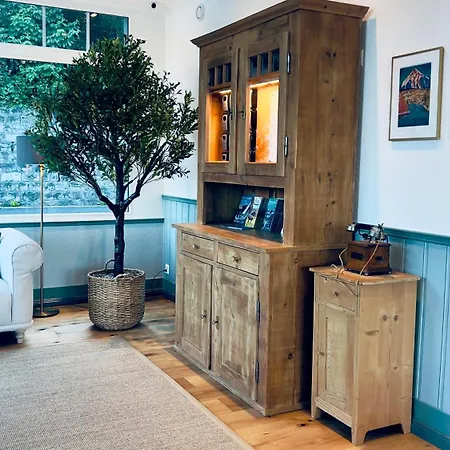 Szálloda Boutique Niesenblick - Direkt Am Thunersee Gelegen Mit Self Check In & Digitaler Rezeption