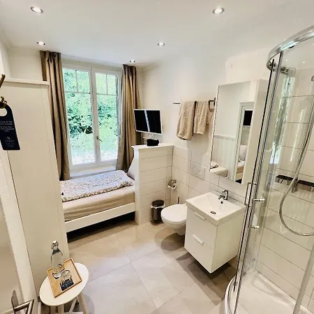 ホテル Boutique Niesenblick - Direkt Am Thunersee Gelegen Mit Self Check In & Digitaler Rezeption 2*