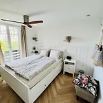 Otel Boutique Niesenblick - Direkt Am Thunersee Gelegen Mit Self Check In & Digitaler Rezeption