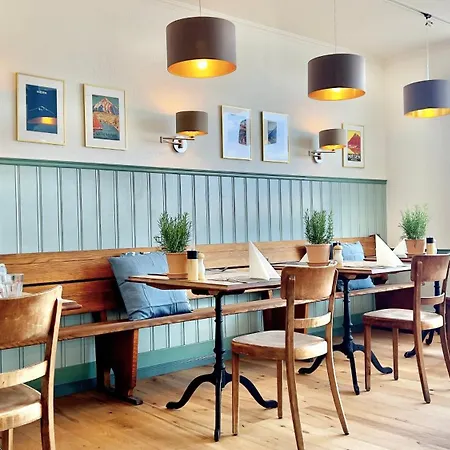 Hotell Boutique Niesenblick - Direkt Am Thunersee Gelegen Mit Self Check In & Digitaler Rezeption 2*