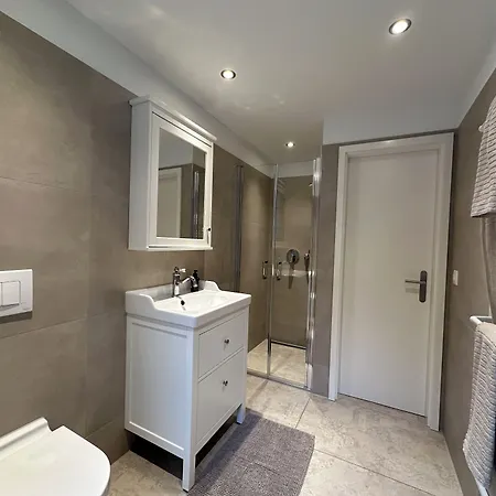 Hotell Boutique Niesenblick - Direkt Am Thunersee Gelegen Mit Self Check In & Digitaler Rezeption