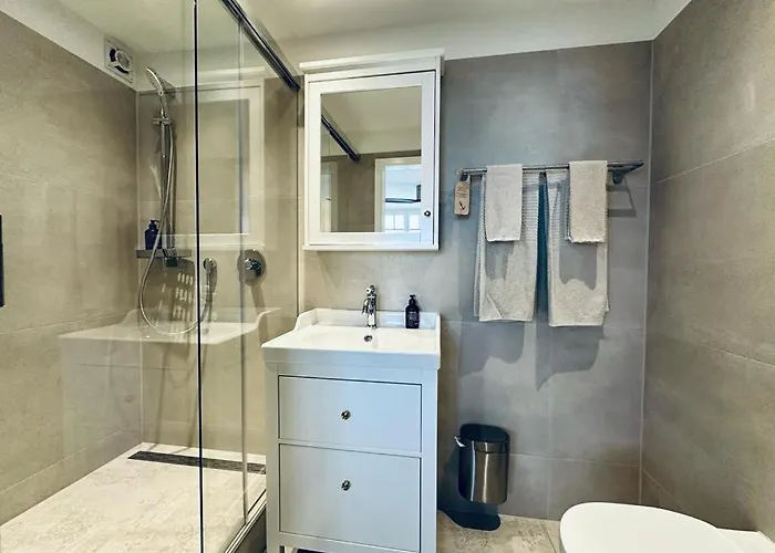 Boutique Niesenblick - Direkt Am Thunersee Gelegen Mit Self Check In & Digitaler Rezeption 2* Oberhofen